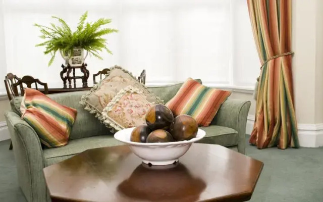 Avenue House Apartments