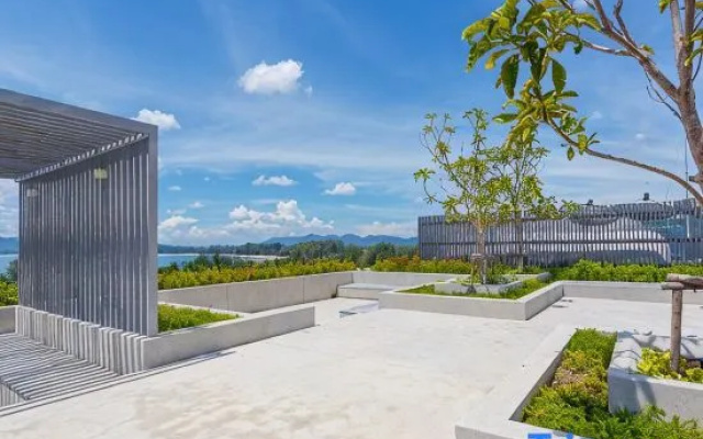 Nice Studio Top-Floor. Scenic Rooftop Pool. Surin Beach