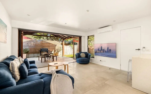 2-bed Beach Escape With Courtyard