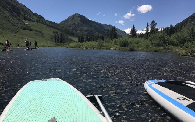 Crested Butte Lodge and Hostel