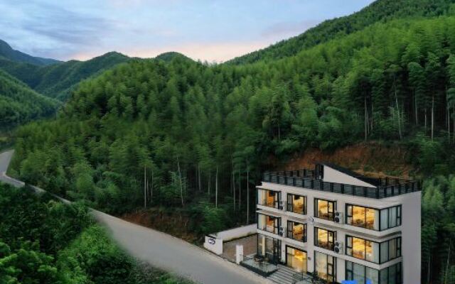 Yunshang Grassland Anji Suxi Landscape Homestay