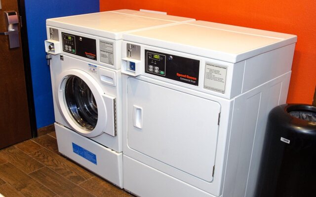 Route 66 lnn & Suites