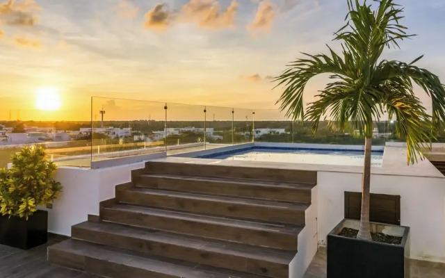 Luxury Studio Rooftop Pool and Jacuzzi