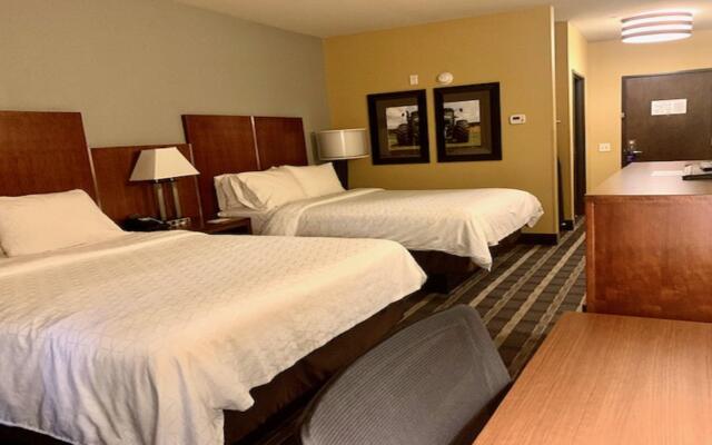 Holiday Inn Express & Suites Perry-National Fairground Area #34, an IHG Hotel