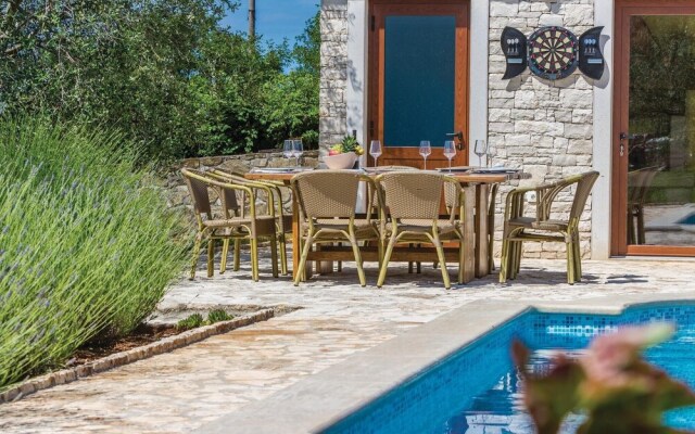 Beautiful Home in Buje With Wifi and 4 Bedrooms