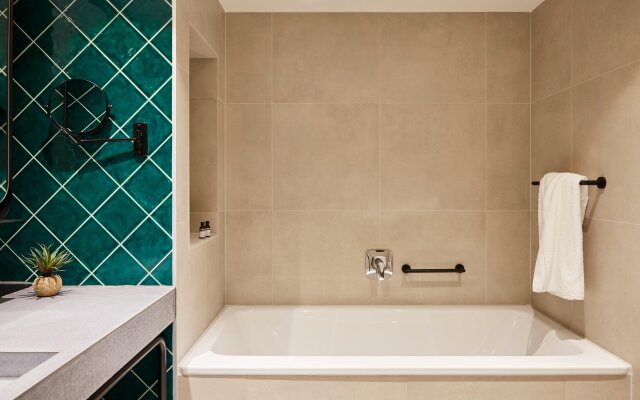 Hotel Indigo Berlin - East Side Gallery by IHG