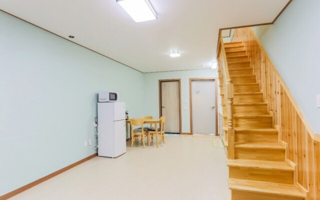 Gangneung Jeongdongjin Joyful Pension