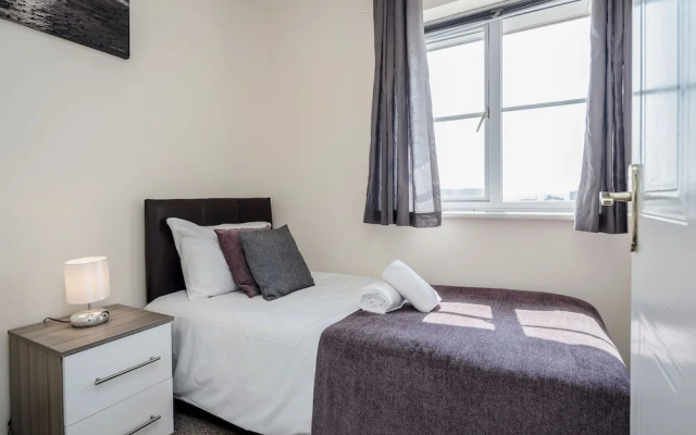 Captivating 3-bed Apartment in Grays