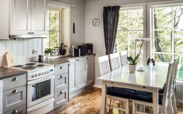 Awesome Home in Kvalavåg With Wifi and 2 Bedrooms