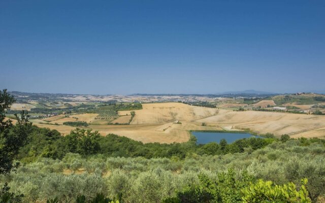 Apartment in Castelfiorentino With Pool