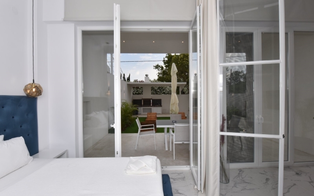 4 Elements Sea Side Luxury Suites - Wind