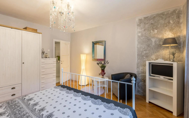 Artistic chill art apartment 2+2.Centar of Split.