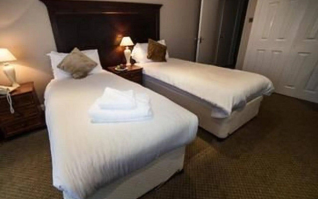 Warren Lodge Hotel