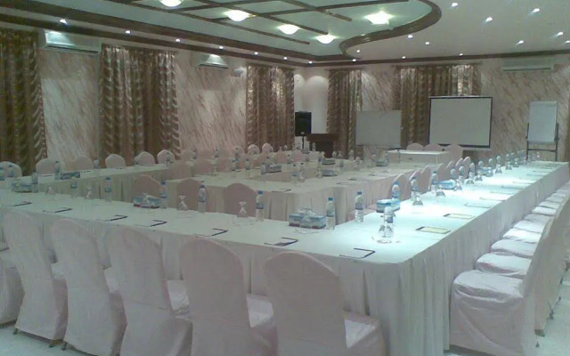 Green Oasis Hotel