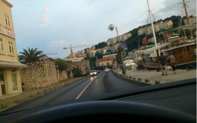 Apartment And Room Zeko