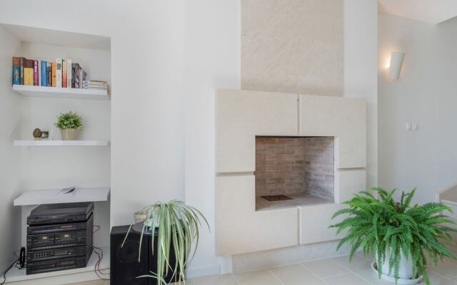 Luxury Holiday Home With Lawn in Beaumont-en-véron Near Chinon