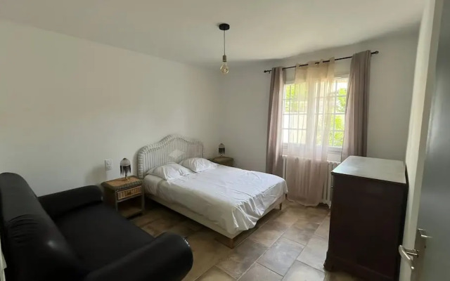 Villa in St Denis With Private Pool & Pyrenees View