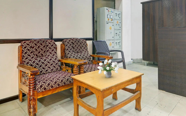 OYO Flagship 80484G Hotel Srinivasa Grand