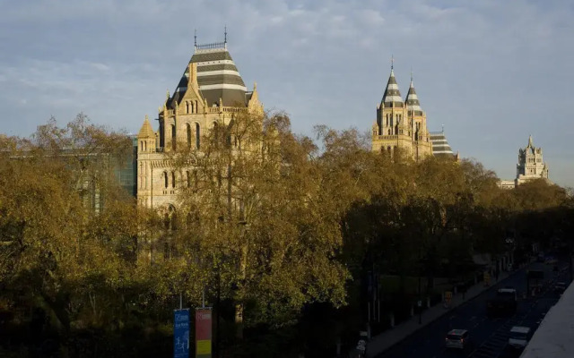 Eden Plaza Kensington Hotel