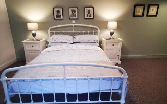 Rooms by the River at Glan Aber
