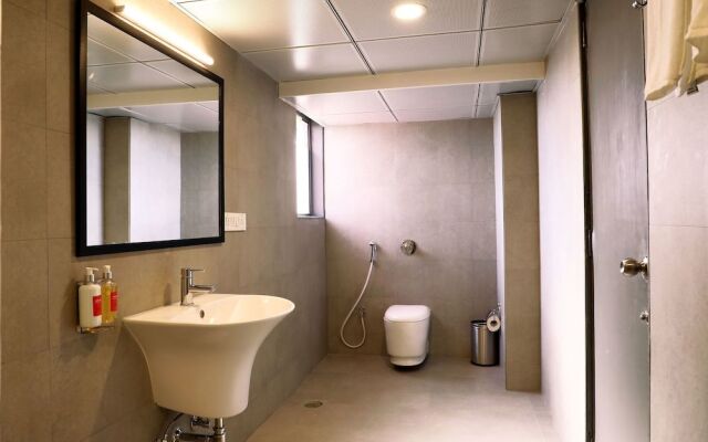 OYO Townhouse 21 Bombay Exhibition Centre