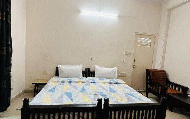 OYO 17284 Hotel Vrindavan Palace
