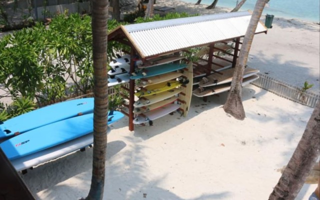 Thulusdhoo Surf Camp