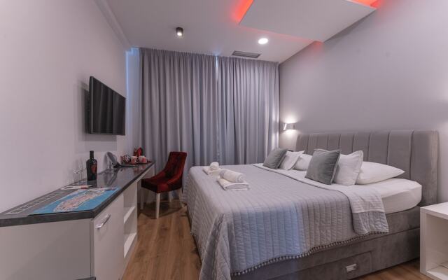 Sky & Sun Luxury Rooms