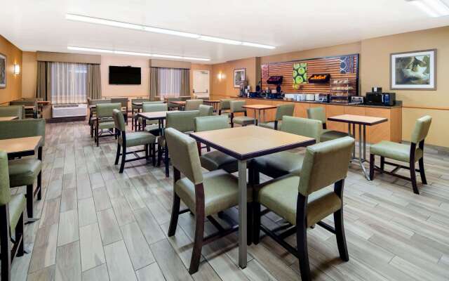 La Quinta Inn & Suites by Wyndham Irvine Spectrum