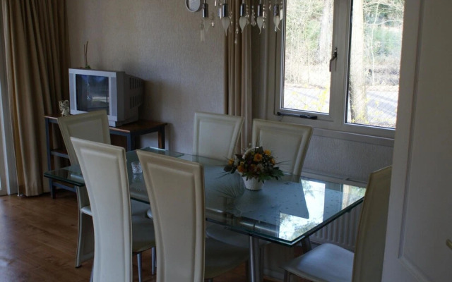 Furnished Chalet Located near Oisterwijkse Vennen