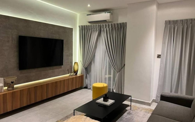Fantastic Luxury Gem-5star Location, Pool, Gym