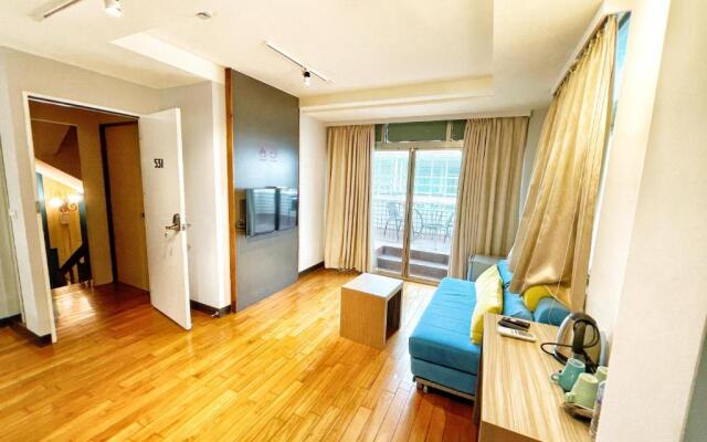 Breeze and Waves Hostel