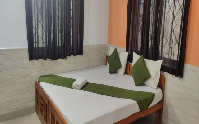 Oyo 87132 Mahamaya Holiday Inn