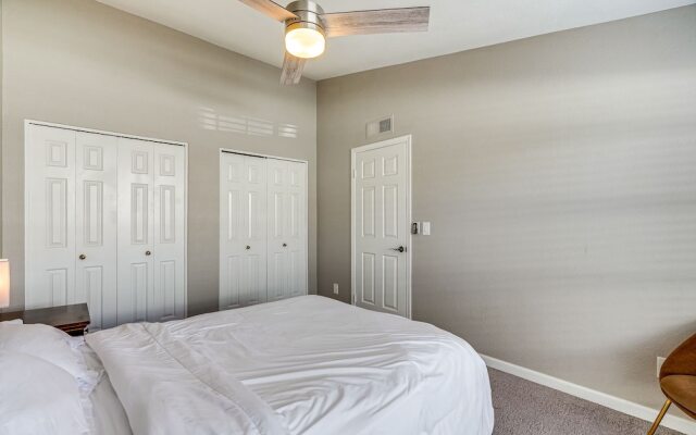 Pet-friendly Scottsdale Home w/ Screened Porch!