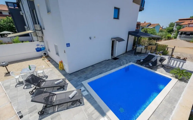 Lush Apartment With Private Pool