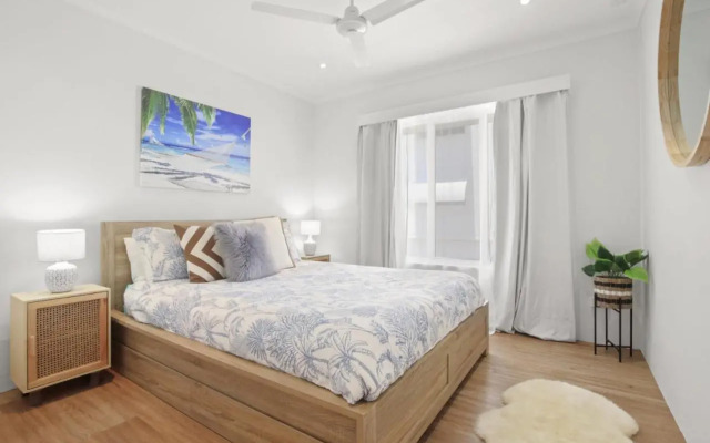 Beachcomber Unit 2 7 Dingle Ave