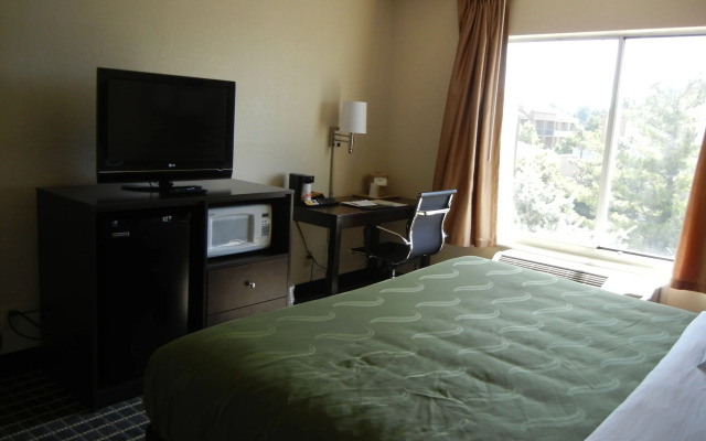 Quality Inn Toledo Airport