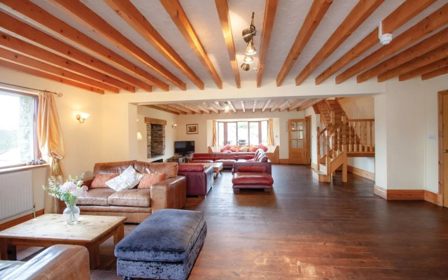 The Lake House Retreat - 7 Bedroom
