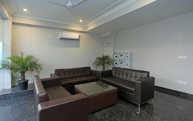 Capital O 17150 Hotel Silver Royal
