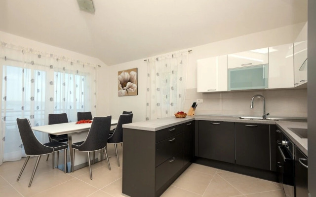 Apartments Mladen