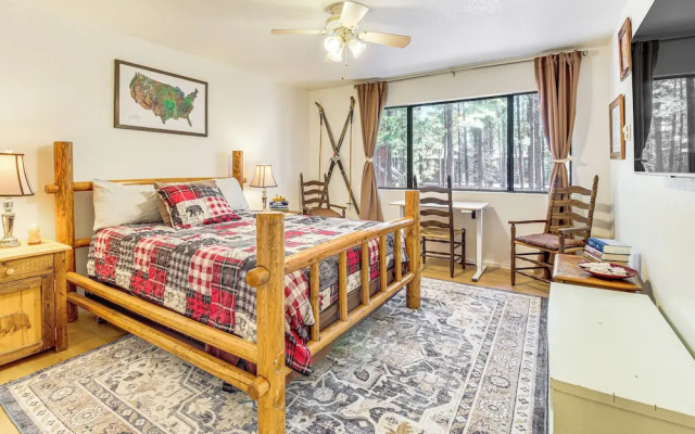 Hike & Golf: Family Home w/ Balcony in Pinetop!