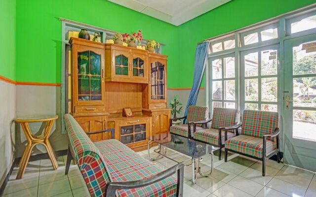 OYO Life 90321 Ken Ken Villa