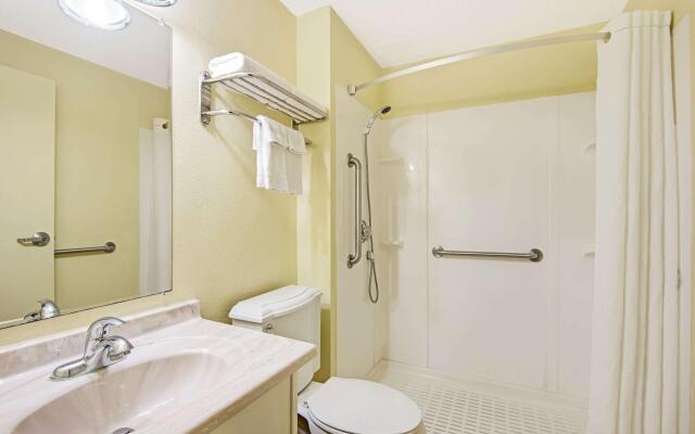 Baymont by Wyndham Liberty MO