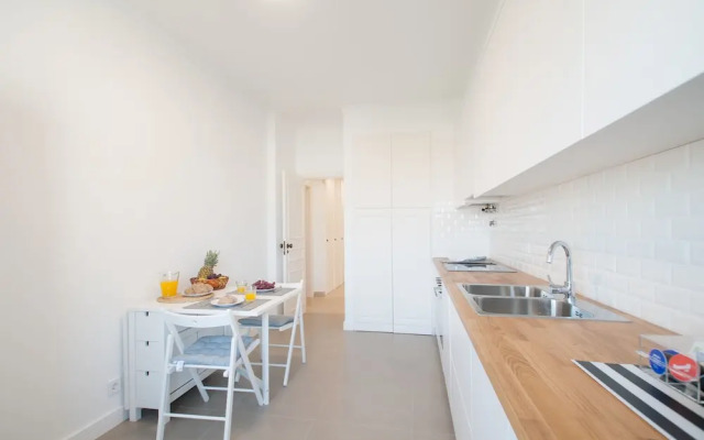 Elegant Apartment - 3 bedrooms & Garage