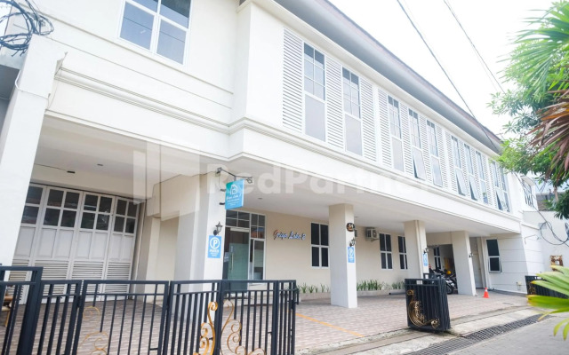 Capital O 3930 Griya Loka Syariah