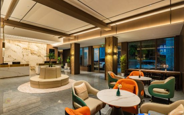 Wyndham's Super 8. Yue Hotel