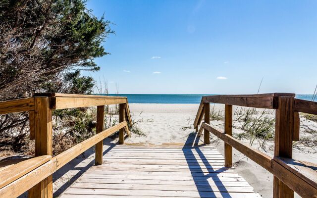 Schooner Beach and Racquet Club by Capital Vacations