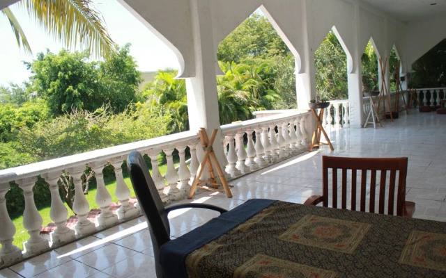 Hotel Teques Inn