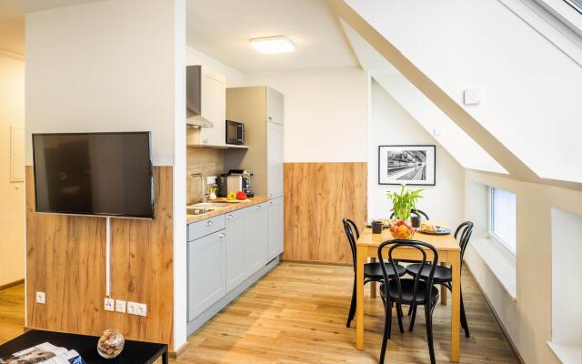 Jimmy's Apartments Lory