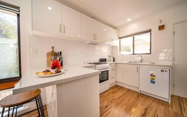 Harmony at Henley Beach-Wifi - Nespresso - Netflix